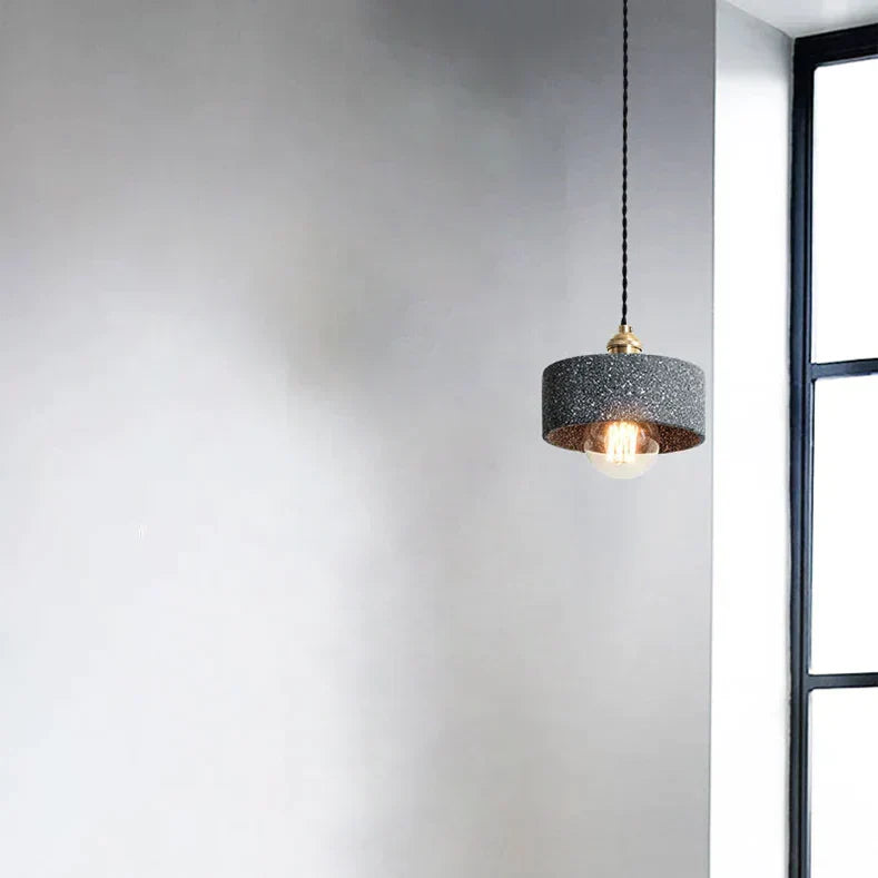 Elegante Minimalistische Zylindrische Pendelleuchte Mit Klarem Liniendesign Für Modernes Wohnambiente