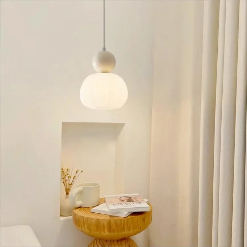 Elegante Deckenlampe Mit Texturiertem Kugeldesign Für Weiches Stimmungsvolles Licht Im Esszimmer Und Wohnzimmer