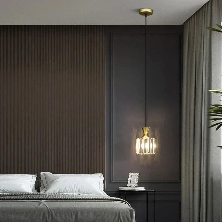 Art Deco Kristall Pendelleuchte Mit Geometrischen Linien Und Modernem Luxus Für Zeitlose Eleganz In Klarer Beleuchtung