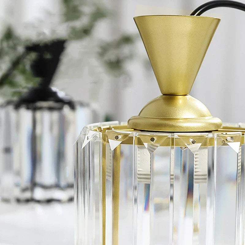 Art Deco Kristall Pendelleuchte Mit Geometrischen Linien Und Modernem Luxus Für Zeitlose Eleganz In Klarer Beleuchtung