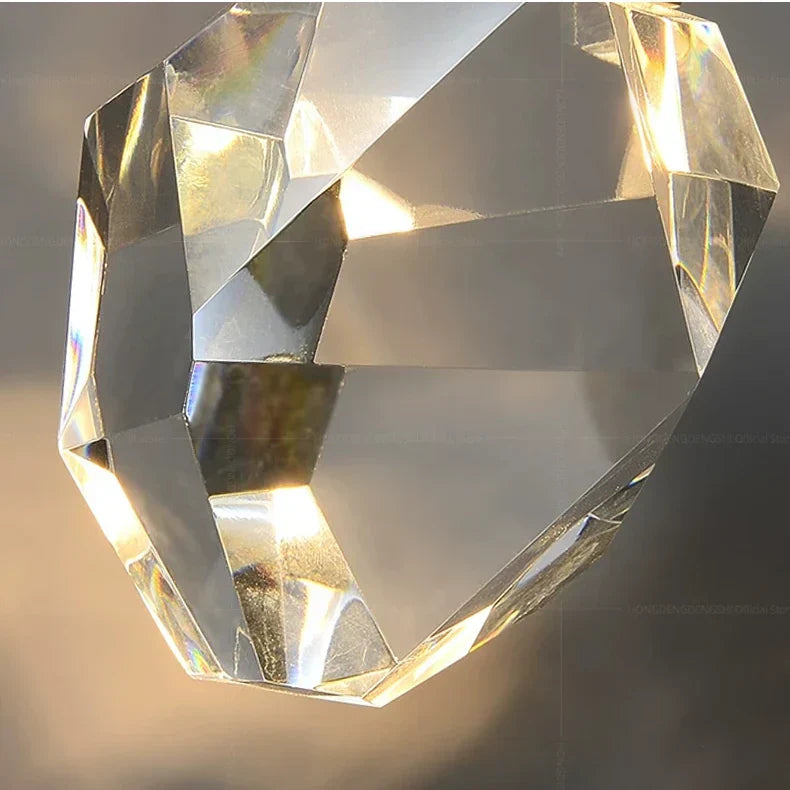 Kristallpendelleuchte Mit LED Technologie Und Kristallverzierungen Für Eleganten Wohnraum Und Stilvolle Beleuchtung