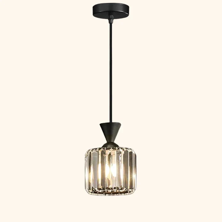 Art Deco Kristall Pendelleuchte Mit Geometrischen Linien Und Modernem Luxus Für Zeitlose Eleganz In Klarer Beleuchtung