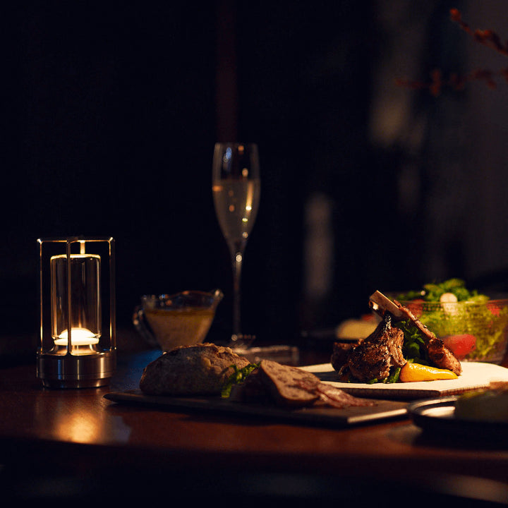 Auralis Draadloze LED Tafellamp – Oplaadbare Designlamp van Aluminium, Dimbaar, Waterdicht & Energiezuinig voor Binnen en Buiten